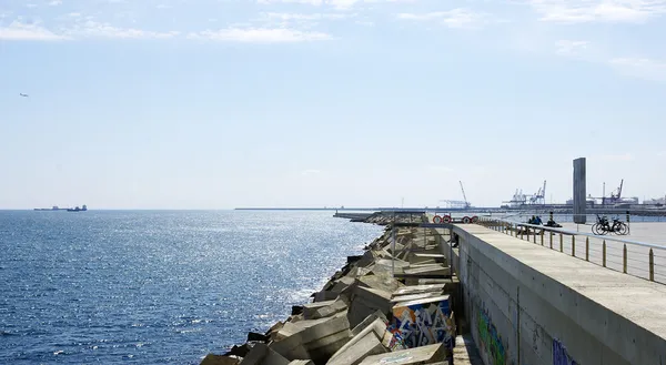 Pasear por el rompeolas — Foto de Stock