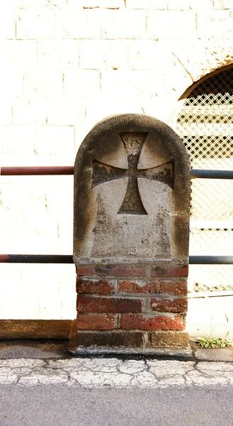 Pilar with rail and Teutonic cross in the Hospital de Sant Pau — Stock Photo, Image