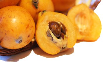 Beyaz arka planda medlars