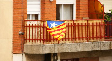 Katalan bağımsızlık bayrak bir balkon
