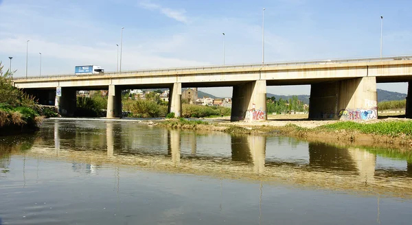 Brug over de rivier llobregat in delta del llobregat — Stockfoto