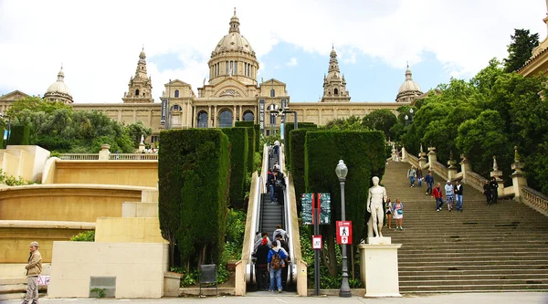 Overzicht van trappen en nationale Paleis van catalunya naar de bodem — Stockfoto