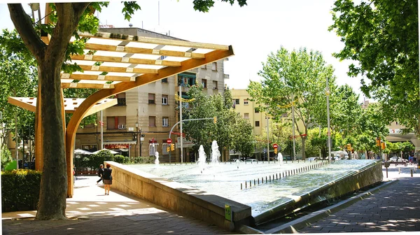 Декоративные сооружения в садах площади Plaza de ca N 'Enseya — стоковое фото