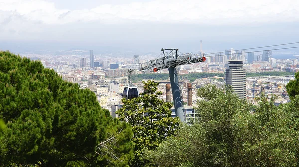 Trädgårdar i montjuic med linbana — Stockfoto