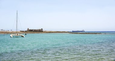 bot ve katamaran arrecife Port