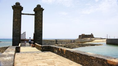 yol balıkçı limanı ve san gabriel'in Kalesi bir bakış, arrecife caddeleri park