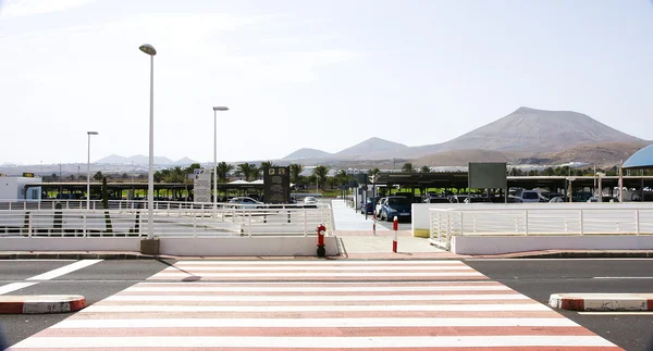 Pedestrian crossing at the airport in Arrecife — Stock Photo, Image