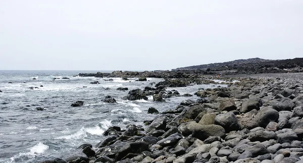 Lanzarote, Kanarya Adaları plajı ile deniz manzarası — Stok fotoğraf