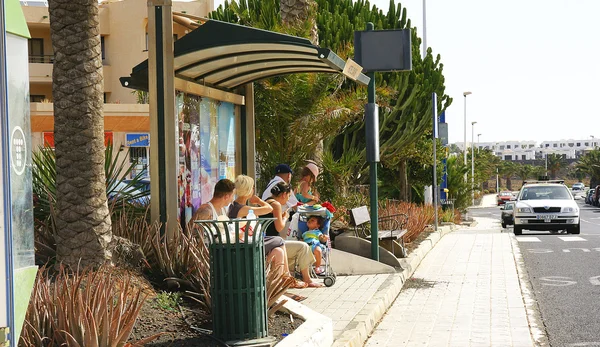 Er stoppen bussen in costa teguise — Stockfoto