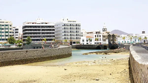 Bron och hamnen i arrecife — Stockfoto