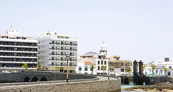 Bron och hamnen i arrecife — Stockfoto