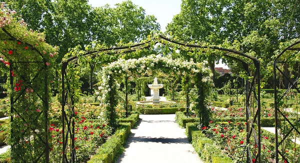 Gärten von el retiro in madrid — Stockfoto