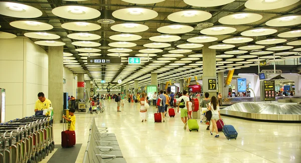 Innenraum von Terminal 4 am Flughafen Barajas — Stockfoto
