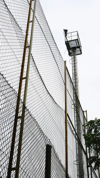 Bescherming hek in het voetbalveld — Stockfoto
