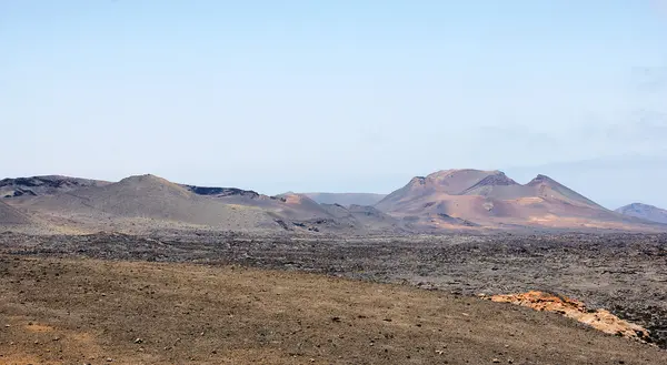 A Timanfaya Nemzeti Park vulkanikus tája — Stock Fotó