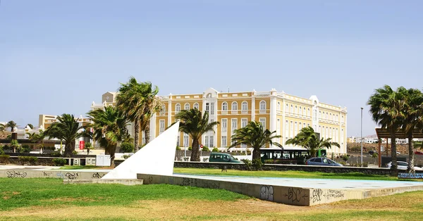 Strandpromenaden och park i arrecife — Stockfoto