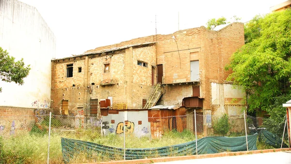 Deteriorated building — Stock Photo, Image