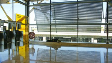 barajas Havaalanı, terminal 4 göçmenlere