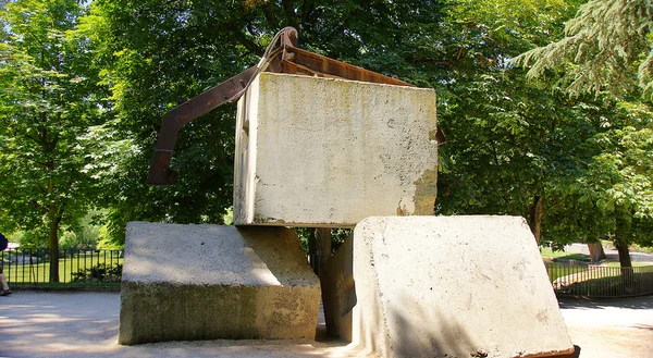 Abstrakta skulpturer i el retiro i madrid — Stockfoto