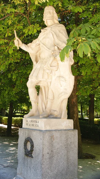 Sculptures in the Park of El Retiro — Stock Photo, Image