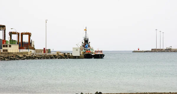 Port of Los Mármoles in Arrecife, — 图库照片