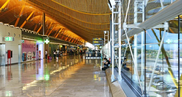 Belső terminál a Barajas repülőtér 4 — Stock Fotó