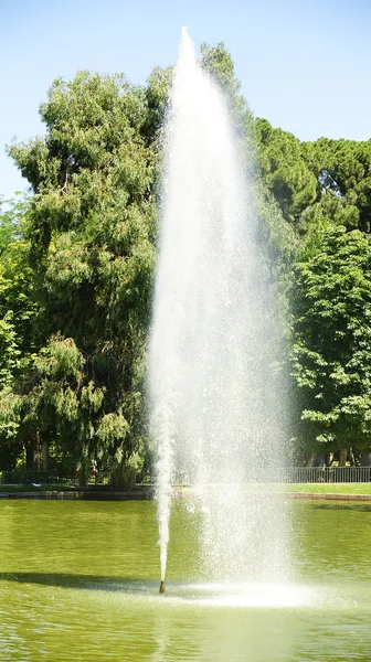 Pond Crystal Palace en El Retiro — Foto de Stock