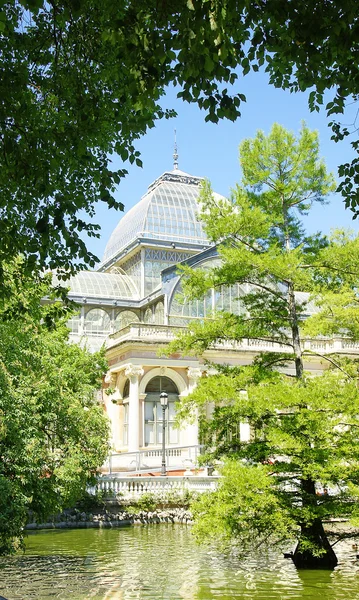 Innen- und Außenansicht des Kristallpalastes — Stockfoto