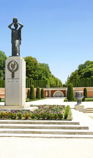 Giardino romantico nel Parco del Retiro — Foto Stock