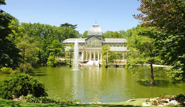 Vista interior y exterior del Palacio de Cristal —  Fotos de Stock