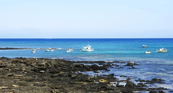 Costa Teguise landscape sculpture Juguetes de Erjos — Stock Photo, Image