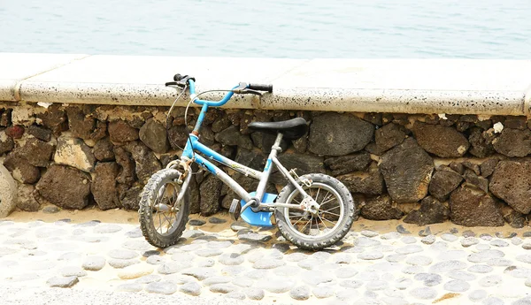 Child's bicycle in the port of La Graciosa, — Stock Photo, Image