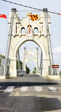 ebro nehrinin üzerinde köprü