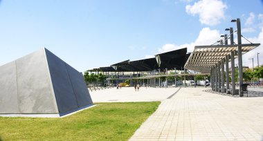 Agbar Kulesi ve tasarım Müzesi