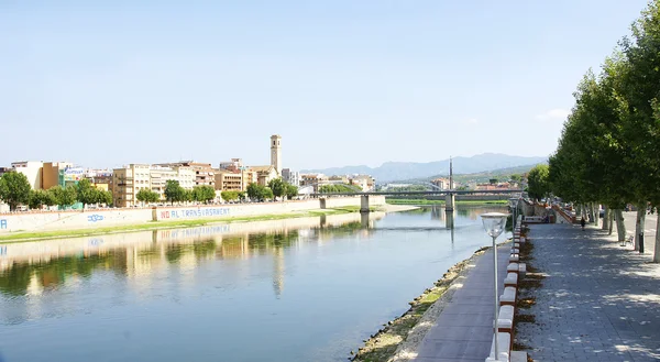 Ebro river passing by Tortosa — Stock Photo, Image