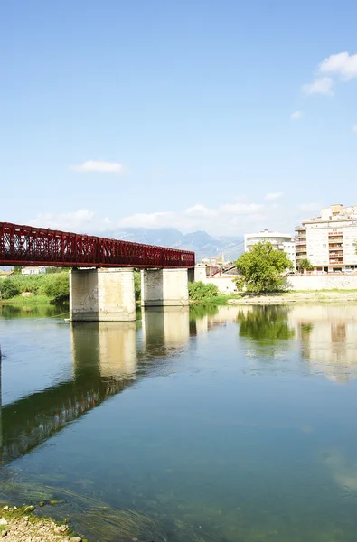 Ijzeren brug over de rivier de ebro — Stockfoto