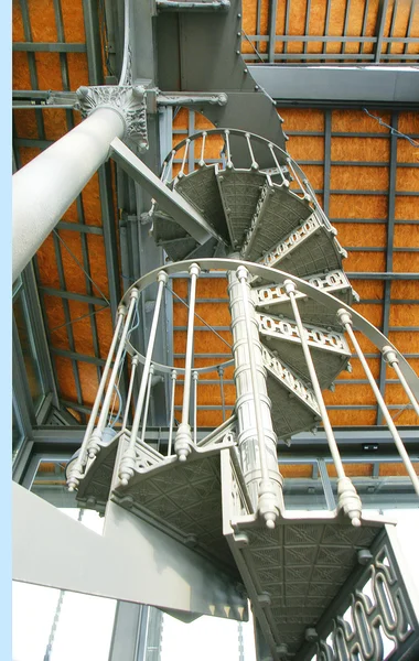 Спиральная лестница внутри El Born — стоковое фото