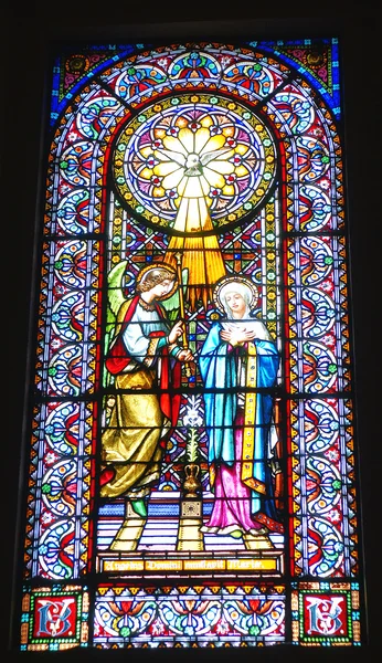 玻璃窗户和蒙特塞拉特的圣母大教堂内装饰 — 图库照片