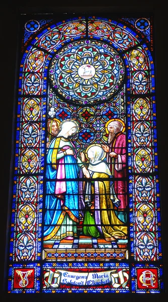 ガラスの窓とモントセラトの聖母の聖堂装飾 — ストック写真