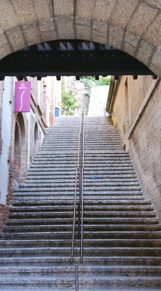 Escaleras con barandas en el monasterio de Montserrat — Foto de Stock