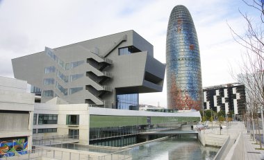 Tasarım Müzesi ve torre agbar, Barselona genel bakış