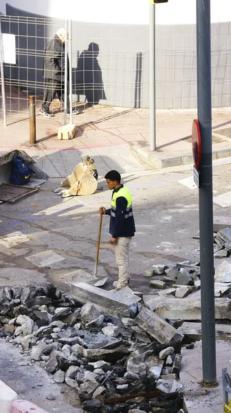 Rekonstruktion av trottoaren i staden — Stockfoto