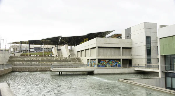 Vista lagoa Museu do Design, Barcelona — Fotografia de Stock