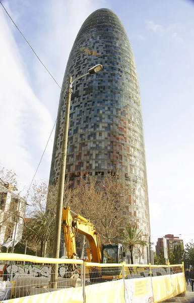 Lavori di ricostruzione sulle glorie della Torre Agbar di Barcellona — Foto Stock