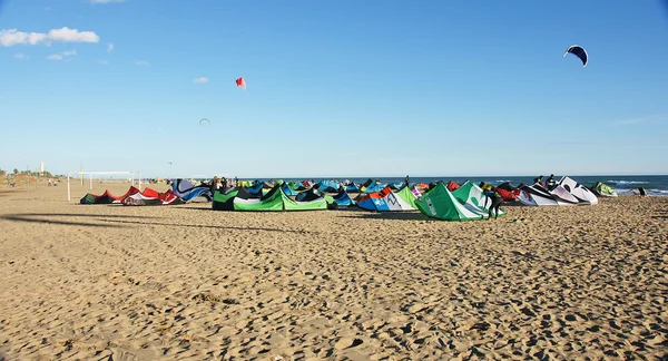 Concentratie kite op het strand van castelldefels — Stockfoto