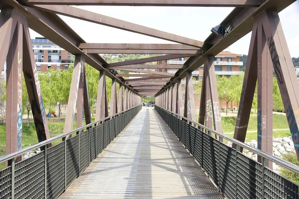 Brücke über den Fluss — Stockfoto