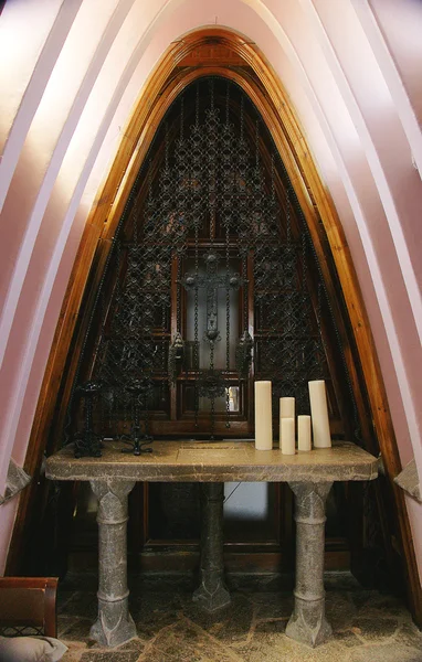 Inside the chapel in the Güell Bodegas Garraf, Barcelona — Stockfoto