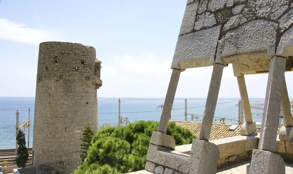 Old tower Güell Gaudí s wineries, Garraf, Barcelona — 스톡 사진