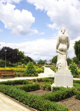 Parktaki anıt
