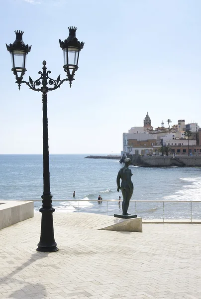 Lantern with sculpture and church in Spain — Stock Photo, Image